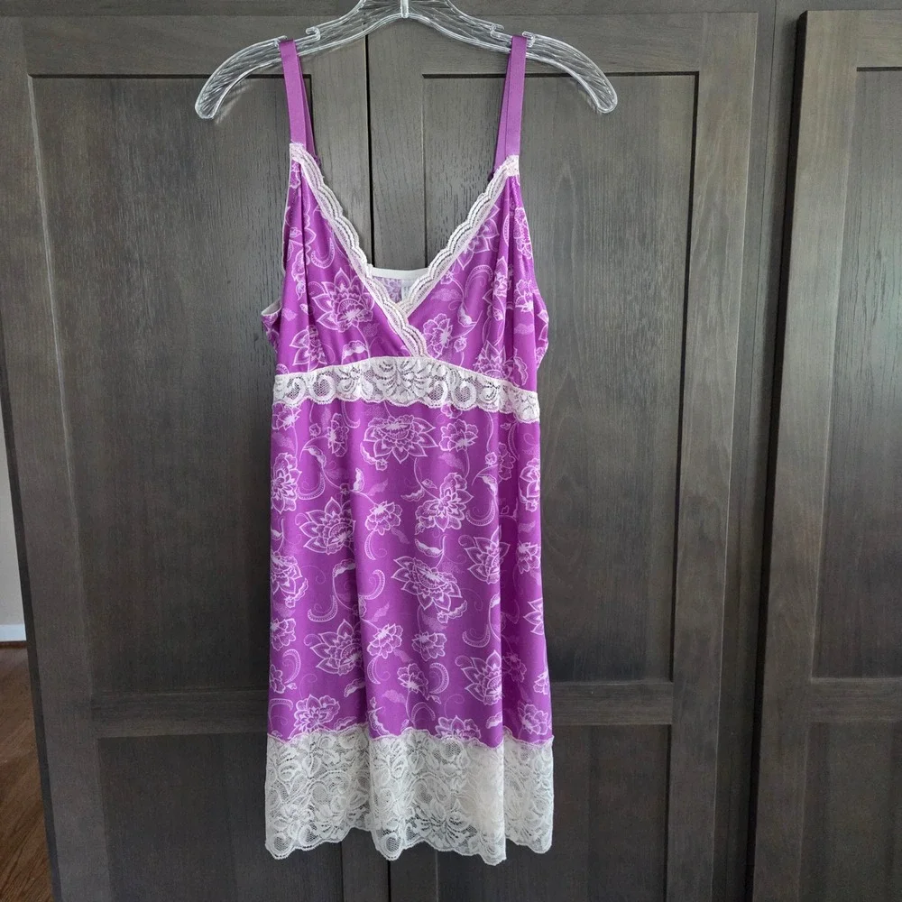 Delta Burke Nightgown Women 1X Purple Floral Lace‎ Trim Chemise Loungewear Slip